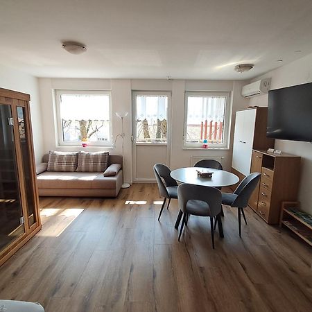 Apartment Honey Bee With Sauna كوباريد المظهر الخارجي الصورة