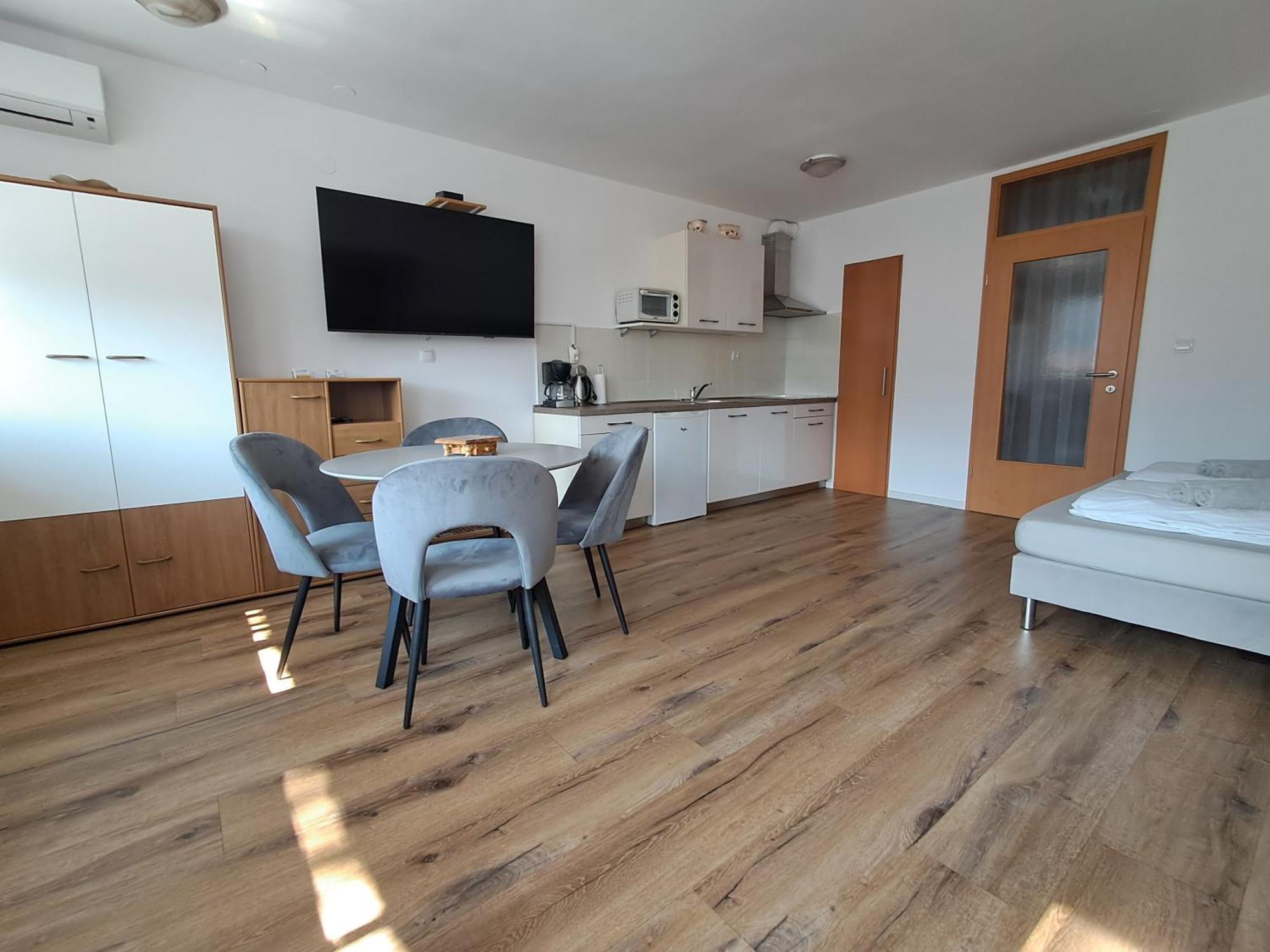 Apartment Honey Bee With Sauna كوباريد المظهر الخارجي الصورة